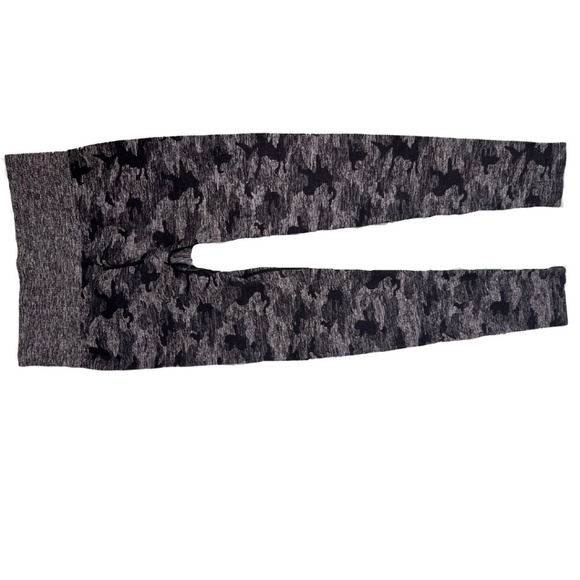 𝅺Camo Printed Leggings - Picture 3 of 3